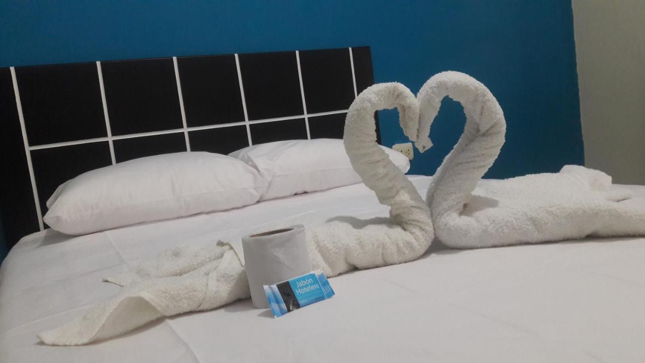 Aypa Hostal Trujillo Esterno foto