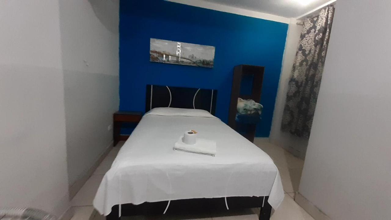 Aypa Hostal Trujillo Esterno foto