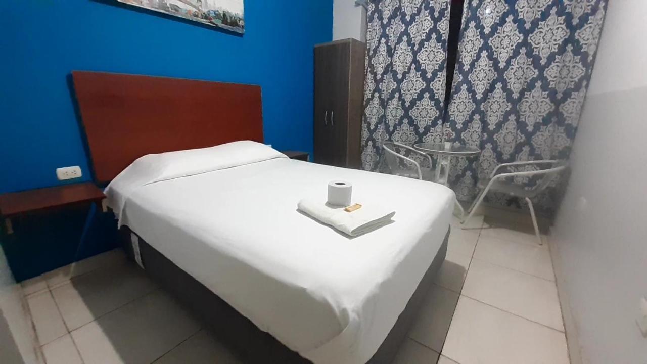 Aypa Hostal Trujillo Esterno foto
