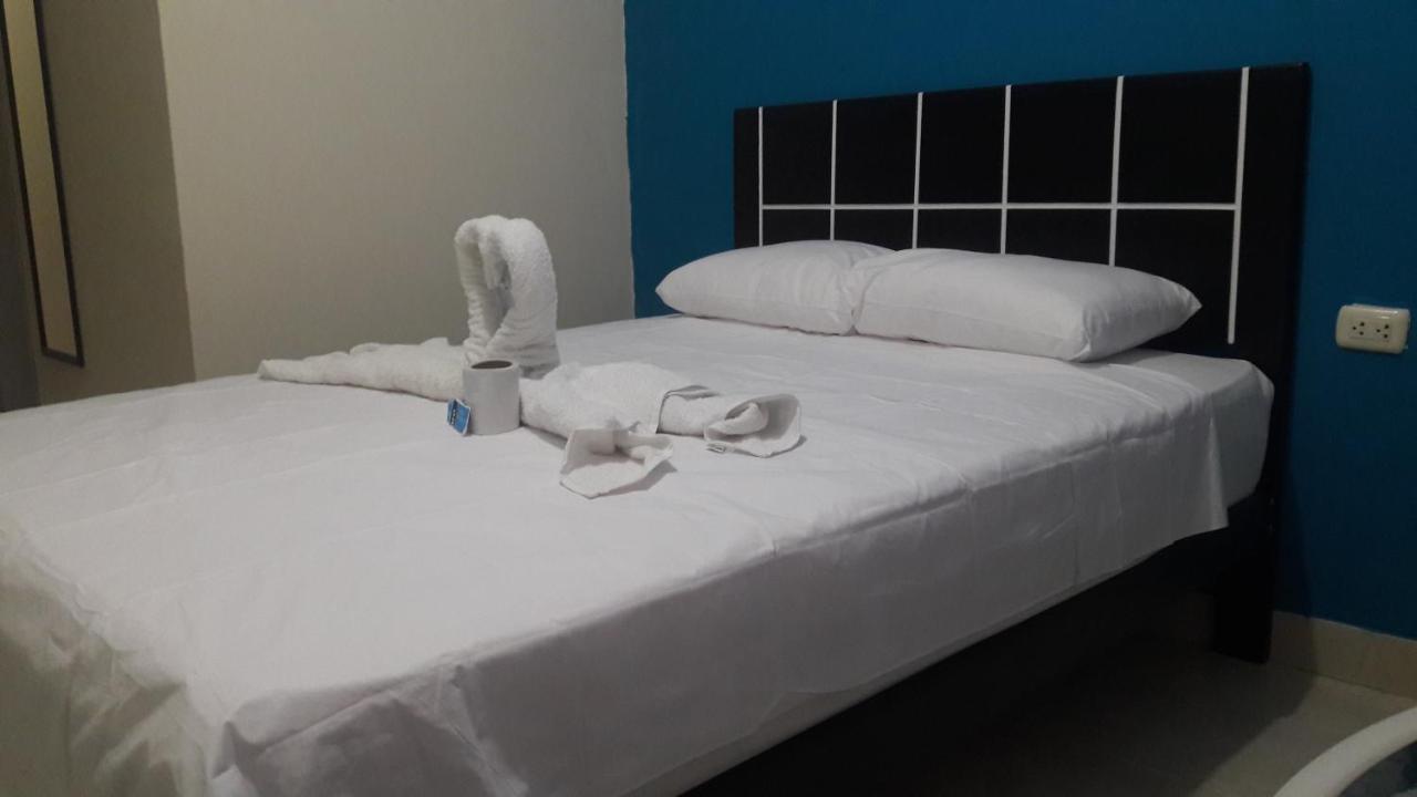 Aypa Hostal Trujillo Esterno foto